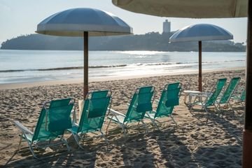 Conheça motivos para se hospedar na Praia Alegre em Penha, Santa Catarina